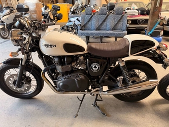 �������� Triumph Thruxton 900
