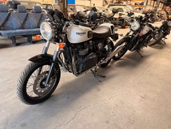 Triumph Thruxton 900
