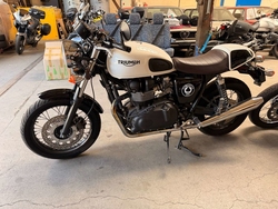 Triumph Thruxton 900